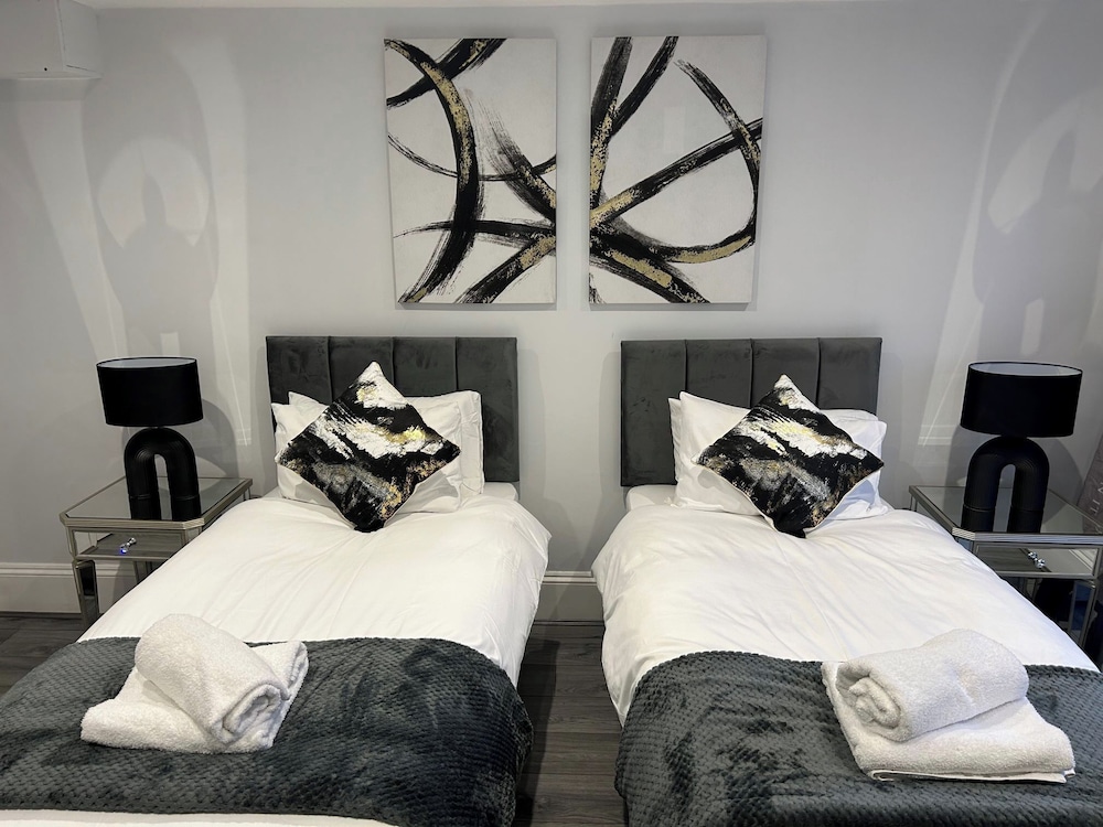 Long Stay Friendly-family-wifi-parking-sleeps 6