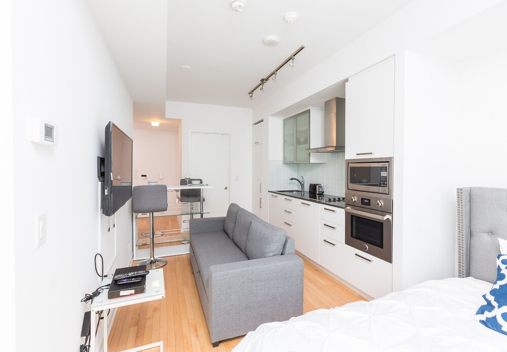 Downtown-CN Tower-Jays - Image 4