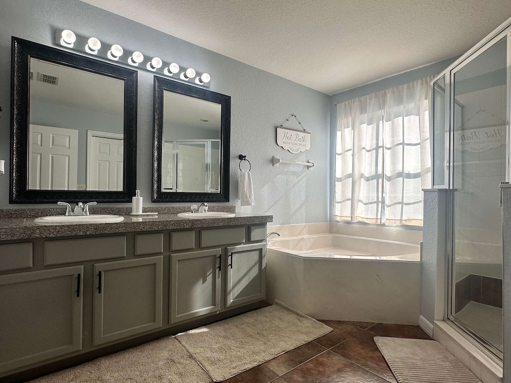 Family Villa 5 Bedroom Near Disney World