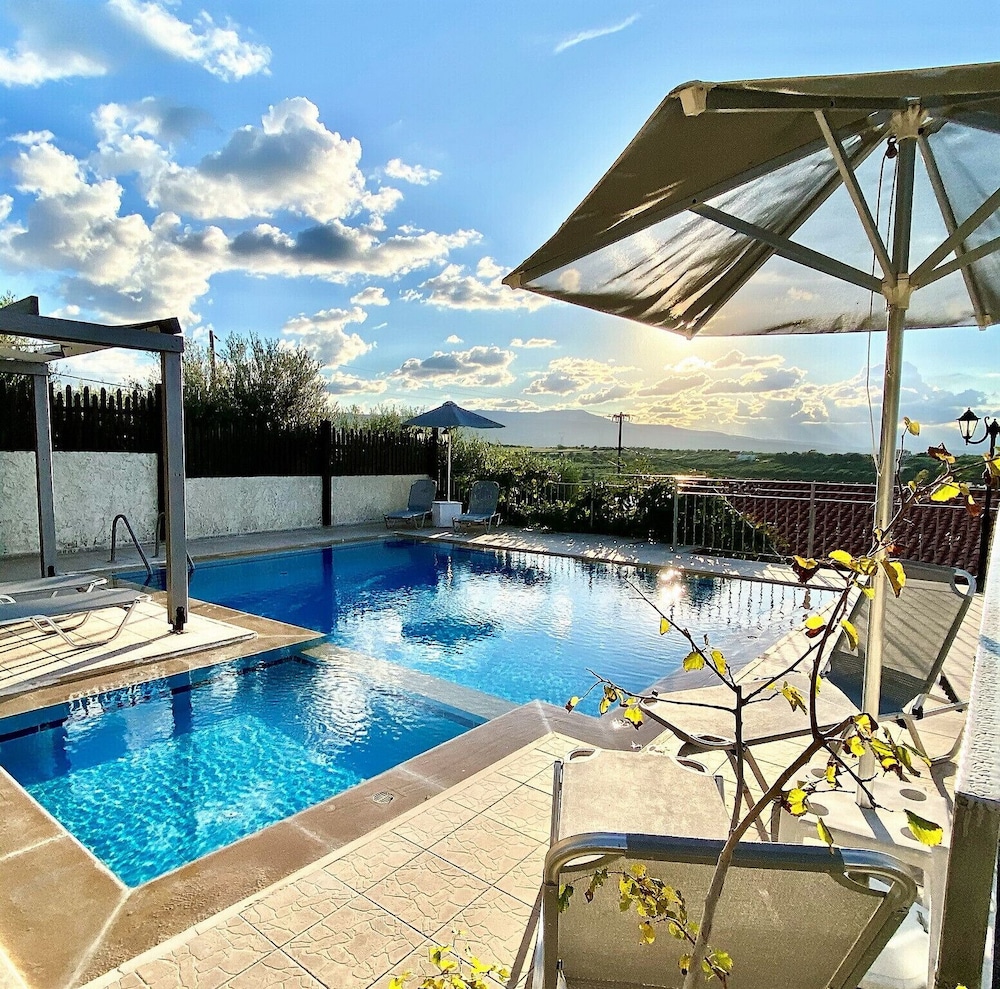 Eros Villa