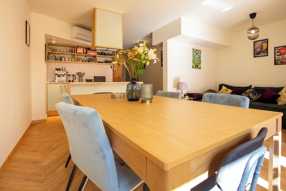 Alegr0 · 60s Chic Central Apartment w/ Garden