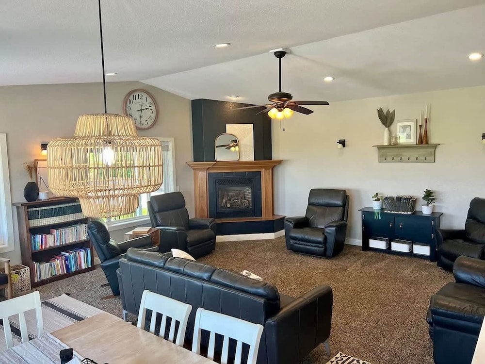 Black Hills Getaway With Hot Tub Game Room for 18