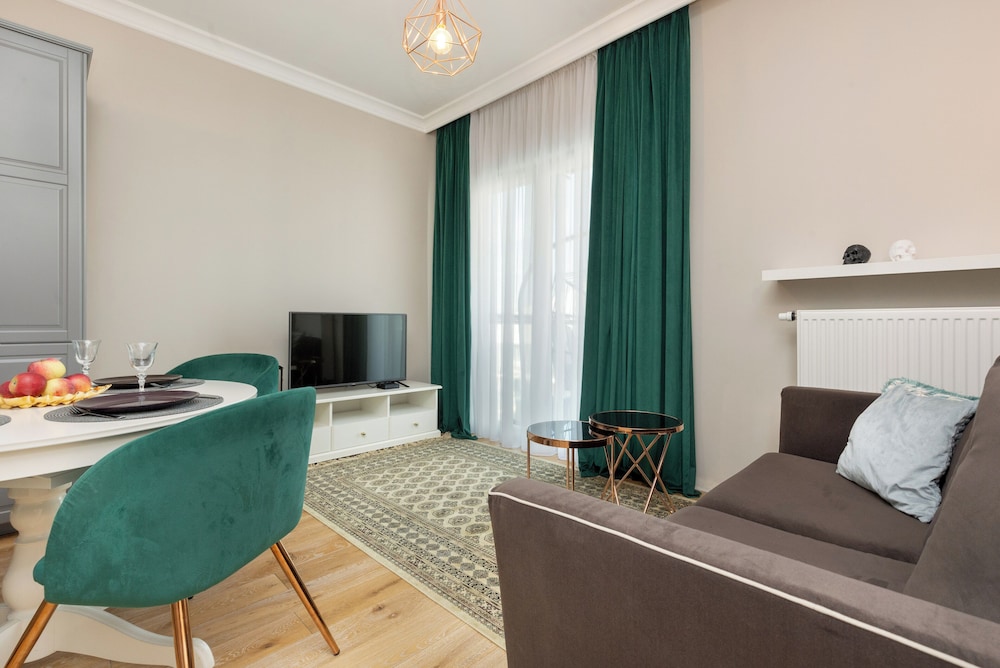 Prymasa Tysiąclecia Apartment by Renters view 5