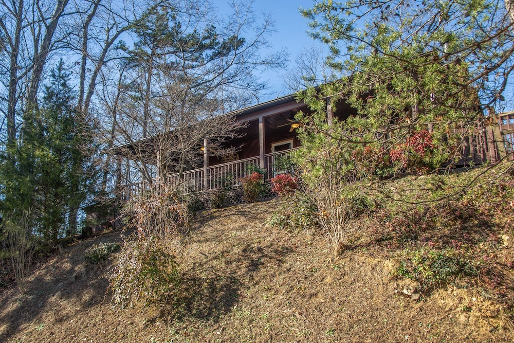 Peaceful 2br in Mountains w/ Private Hot Tub! view 2