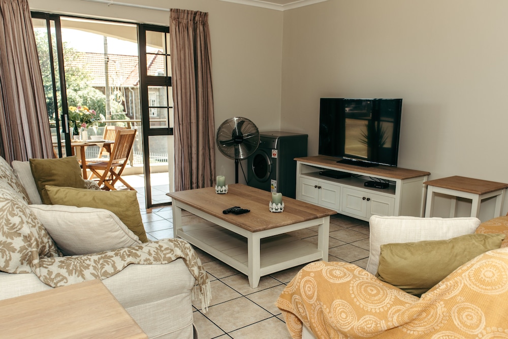 Vacation Letting - Elgin House Apartment view 4