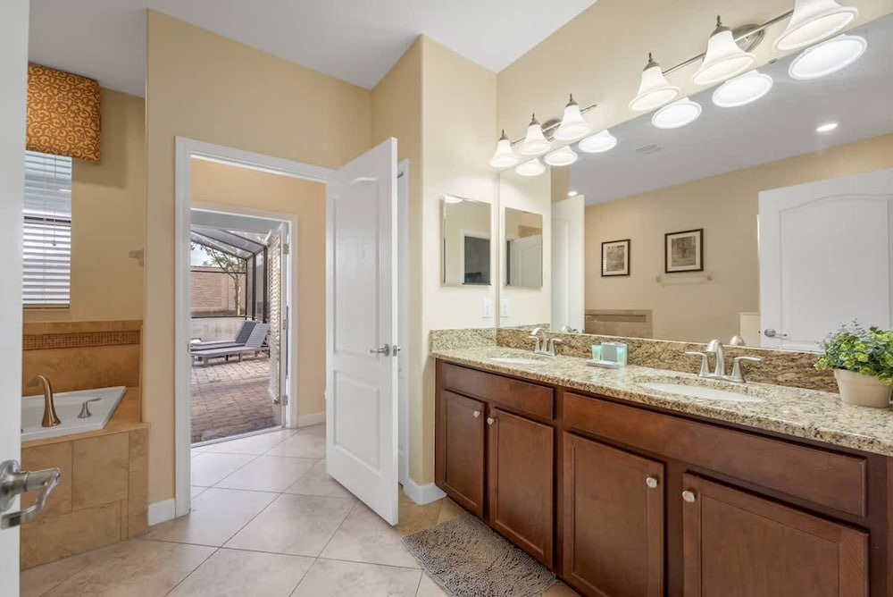 Cozy Comfortable 9BR Retreat in Champions Gate
