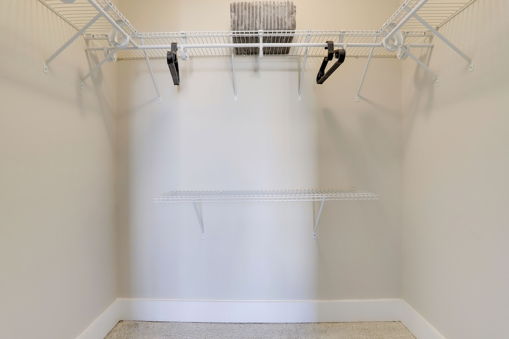 Crystal City Modern Apt w Gym
