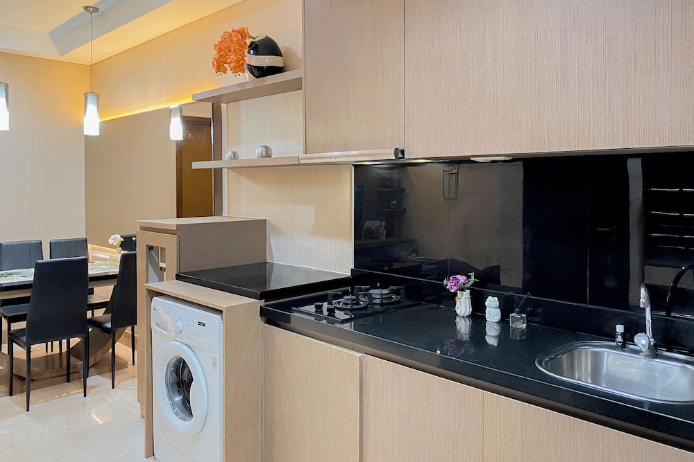 Spacious And Comfy 1Br At L'Avenue Pancoran Apartment