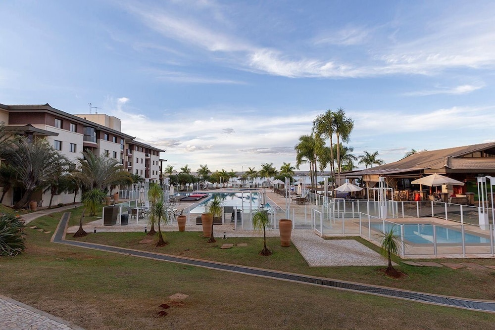 Apt Facing Lake Paranoa - Clr314