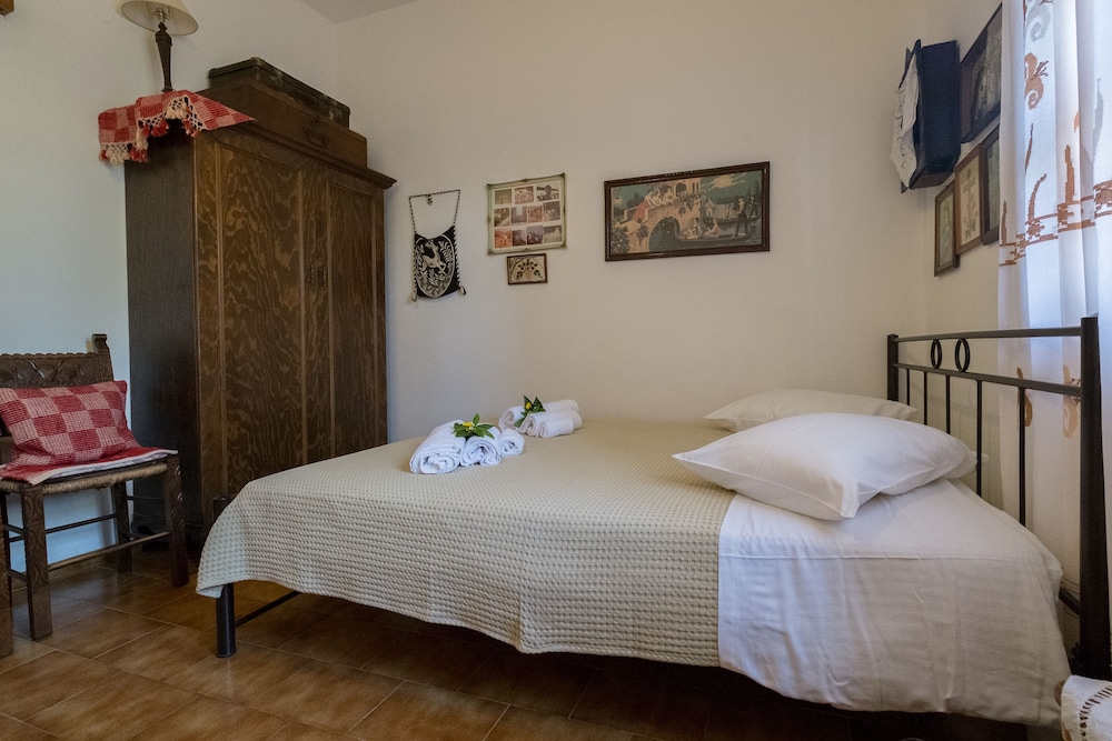 Traditional Cretan Family Home photo 3