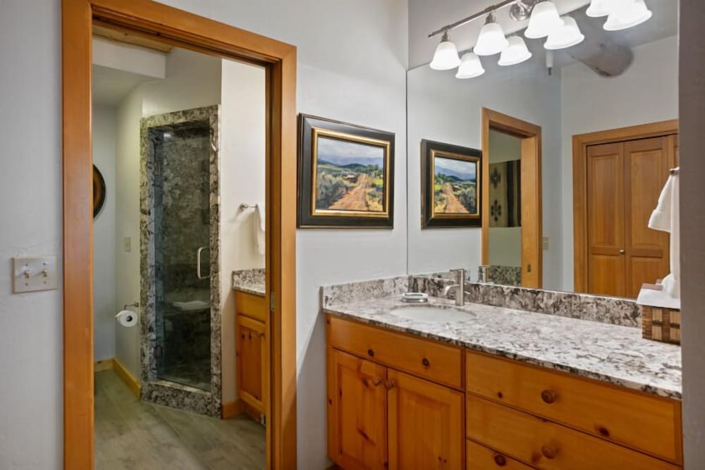 Pine Inn 9 - Two Bedroom with Spa Trail's End Lodge 2 Condo
