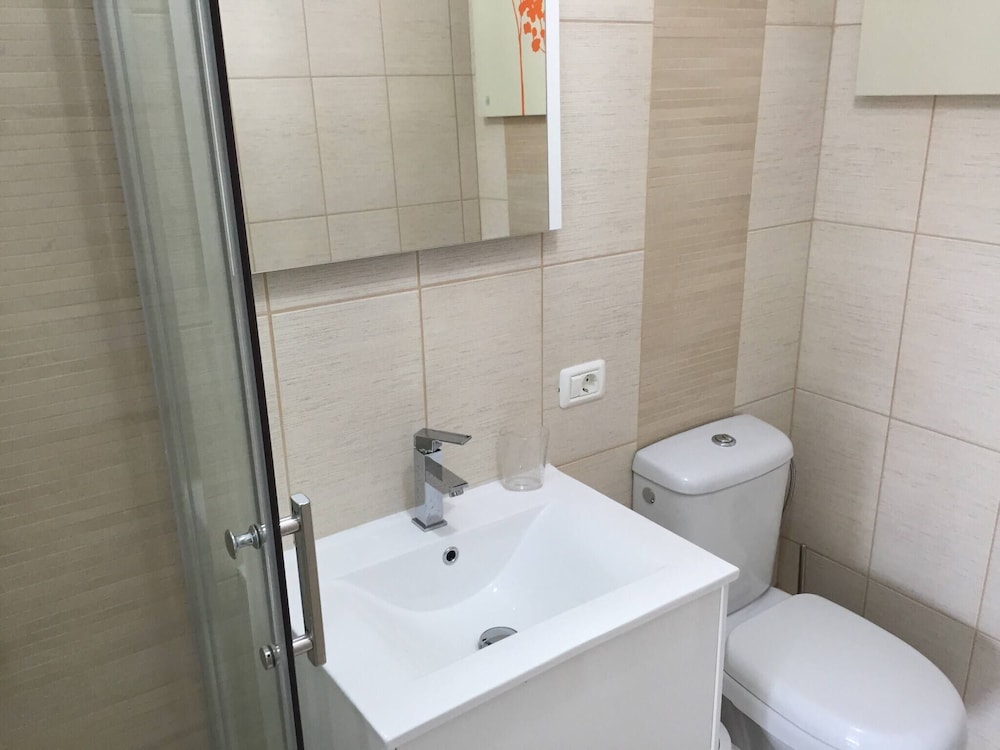 Delicious Los Cristianos,achacay,2bdr & 2bathr Beach Close Wifi Free