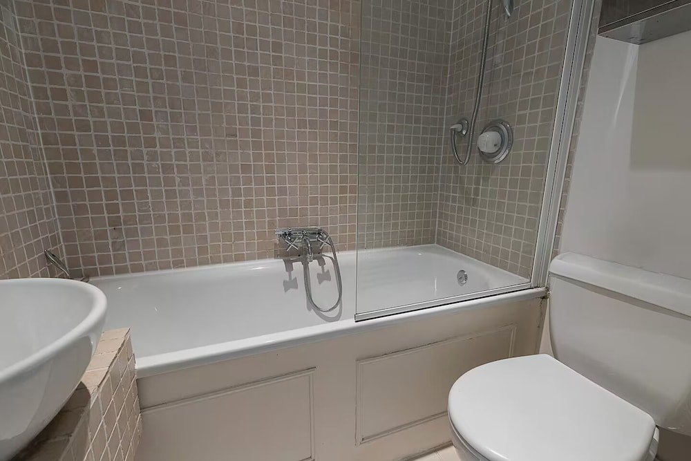 JOIVY Charming 1-Bedroom Flat with Patio