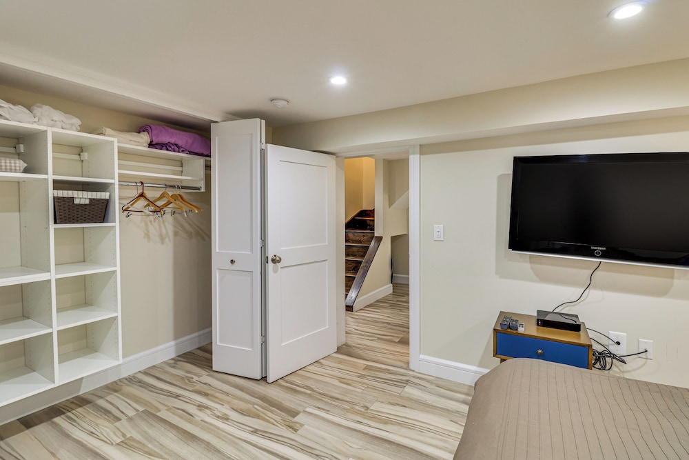 Walk to Hudson River Parks: Recently Renovated Apt