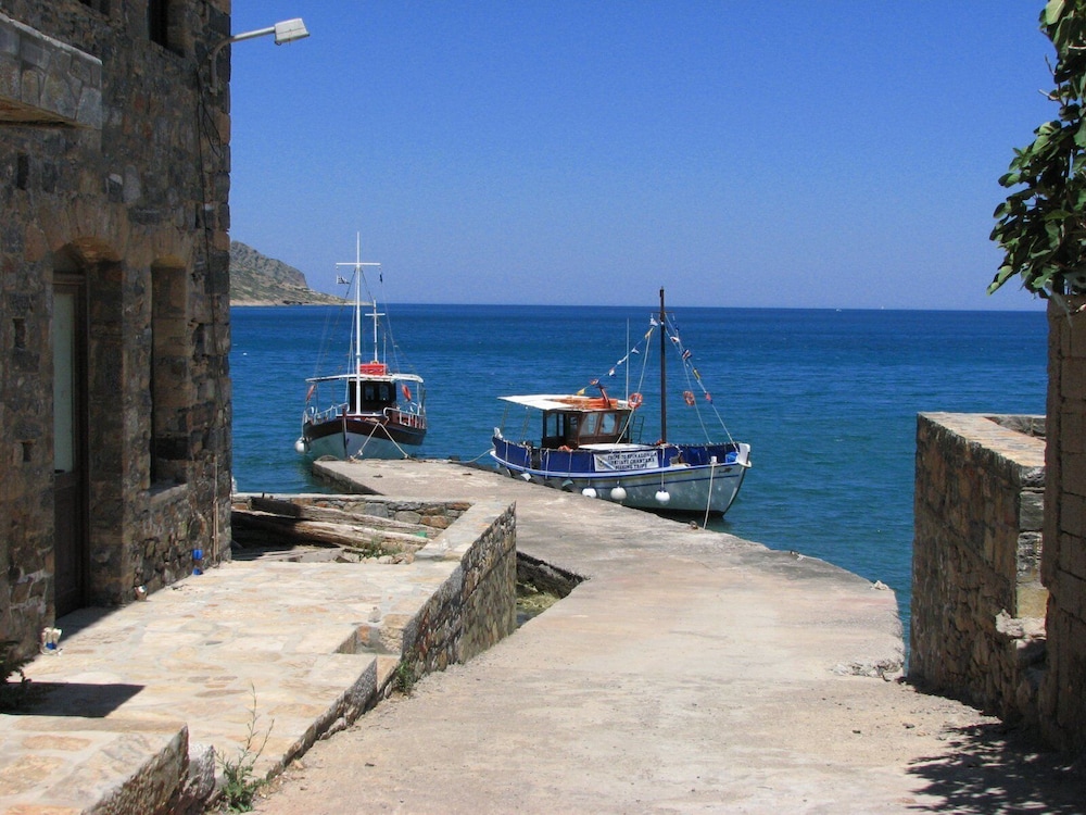 Notiko villas