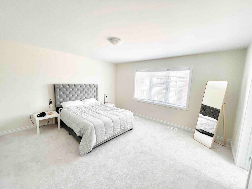 Brand New 5 Bedroom Home in West Niagara