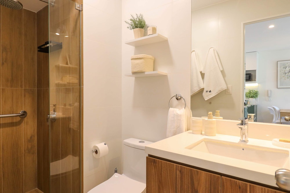 w Stunning 1BR w Great Deco in San Isidro