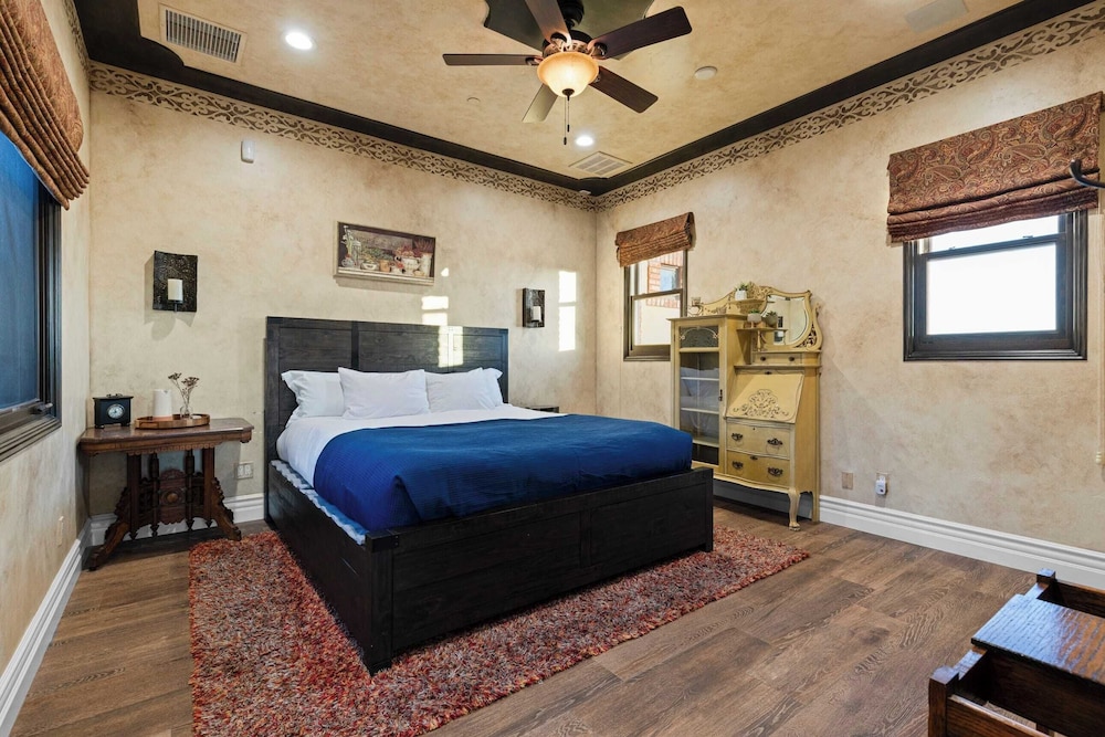2 Homes in Bella Vista Rd by Avantstay Sleeps 8, Vineyard Views, Patios & Fireplace in Temecula Wine Trail