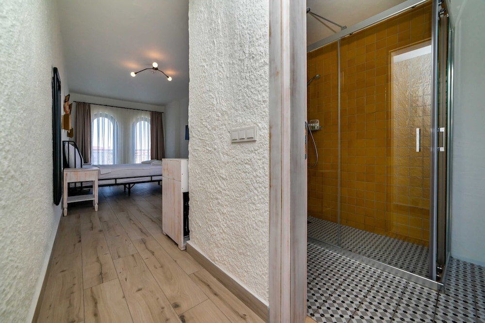 Cemal Alaçatı Butik Otel - Image 20