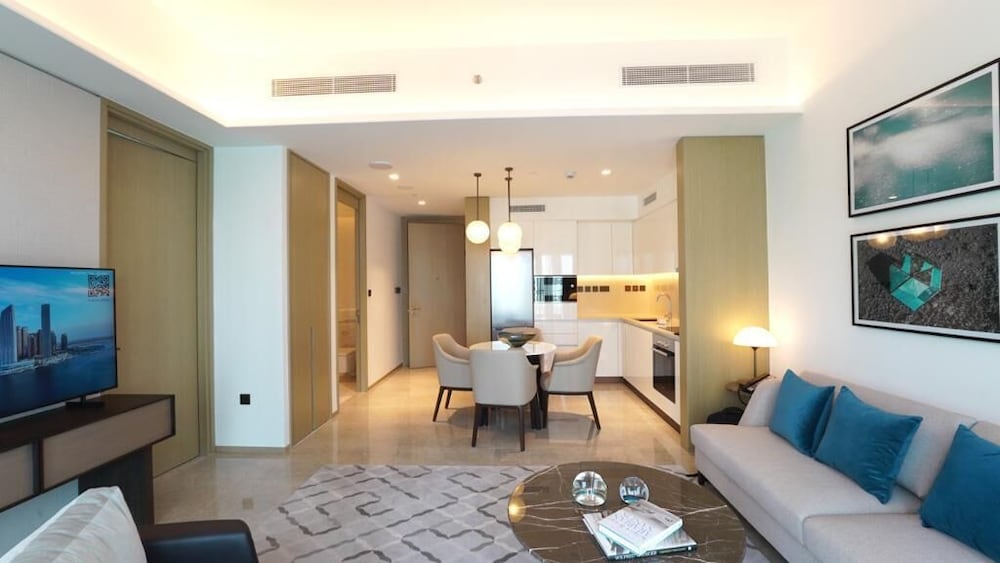 High Floor Stylish 1BR Address Harbour