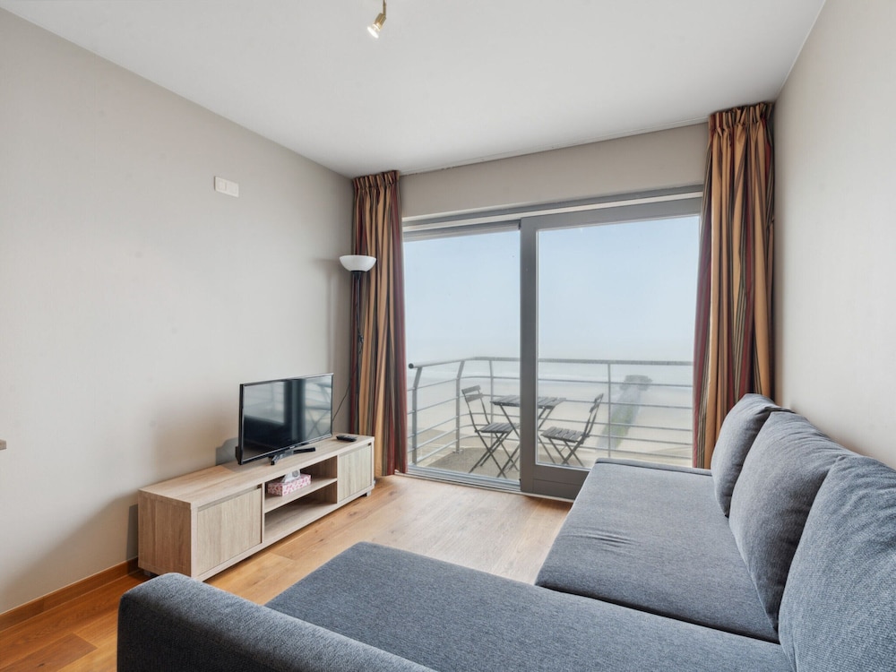 Cosy Studio With sea and Beach Views