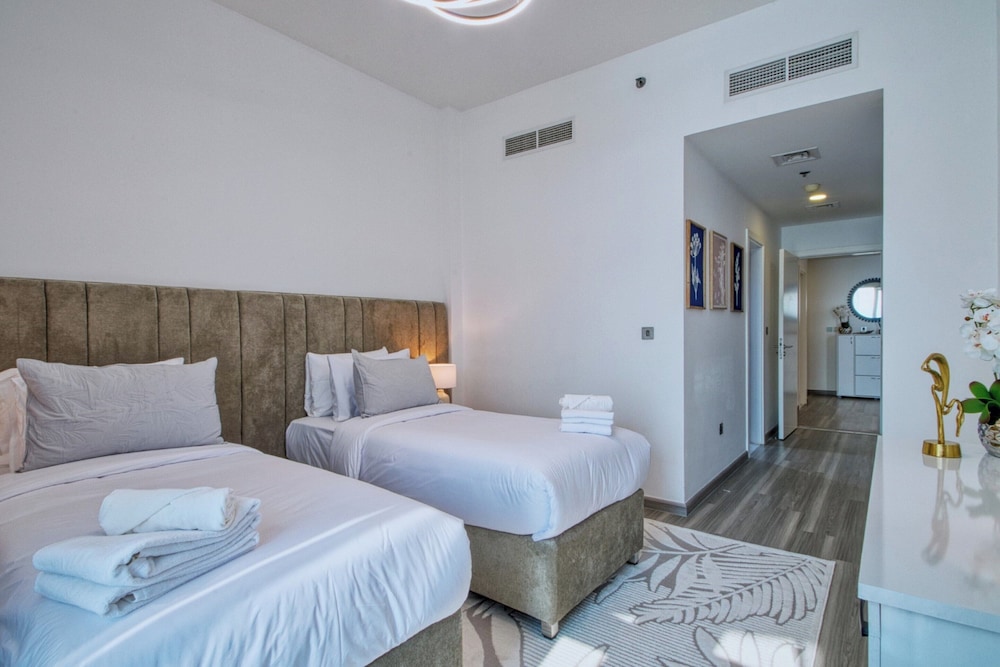GLOBALSTAY. Azizi Royal Bay Apartments