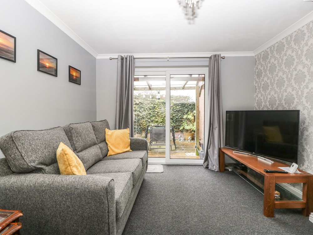 8A Rosewood Avenue