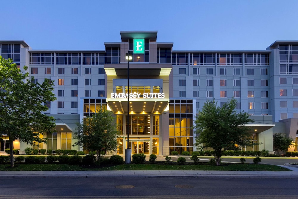New York City Vacations - Embassy Suites Newark Airport - Property Image 1