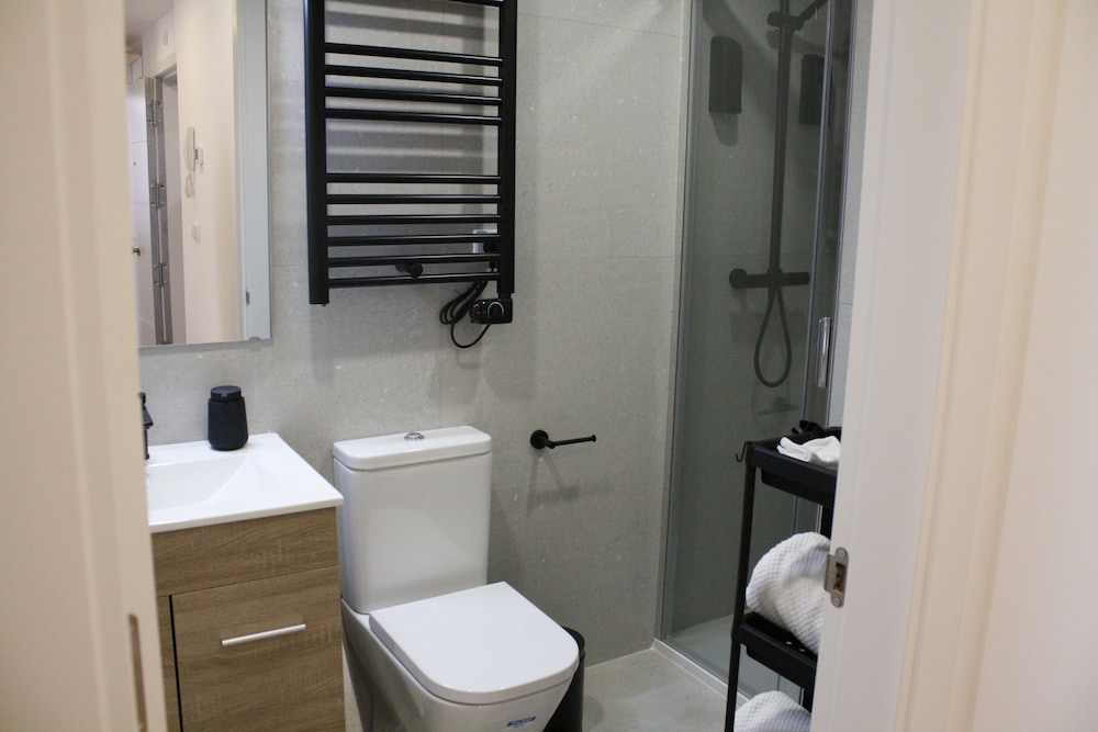 APARTAHOTEL MADRID URBAN SUITES - EDIFICIO EXCLUSIVO - 7 Apartments Boutique Full Equiped
