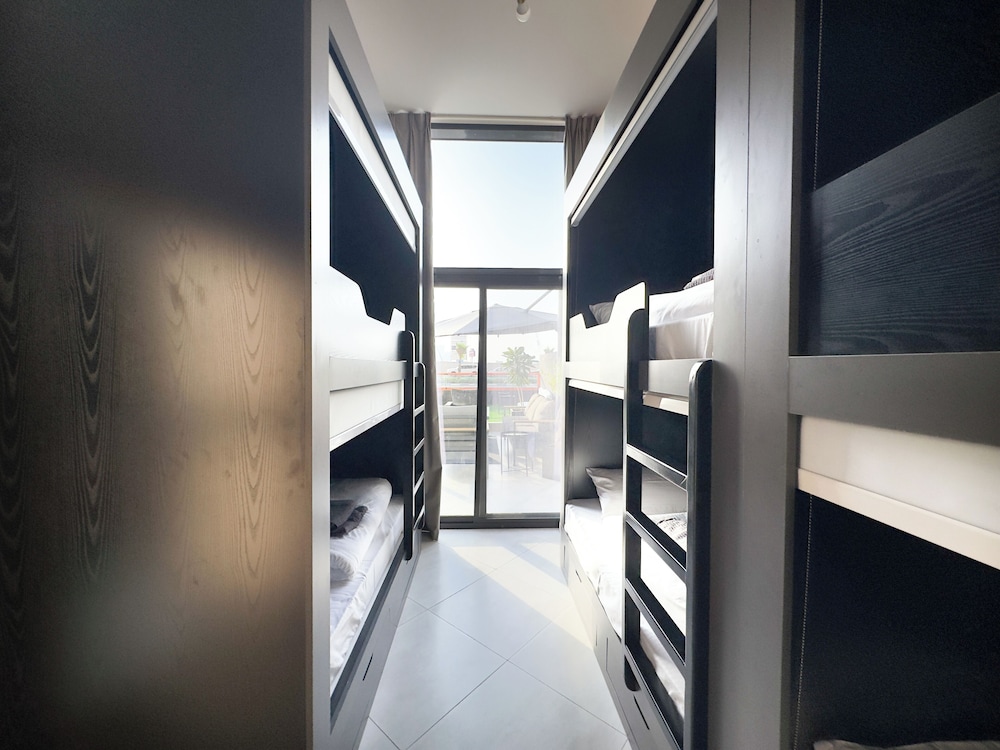 Grapeful Stay – Luxury Hostel Binghatti Avenue Tower Al Jaddaf
