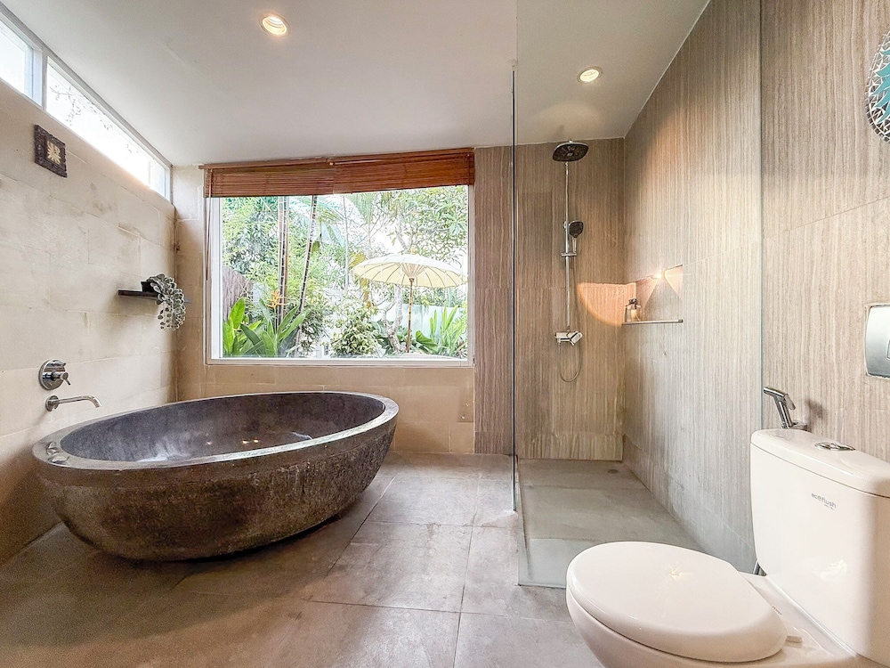 Villa St Calyx by DVH Luxe Retreats 3BR