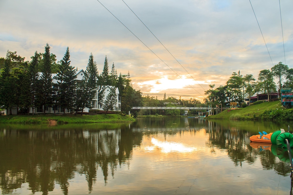 Brookside Valley Resort