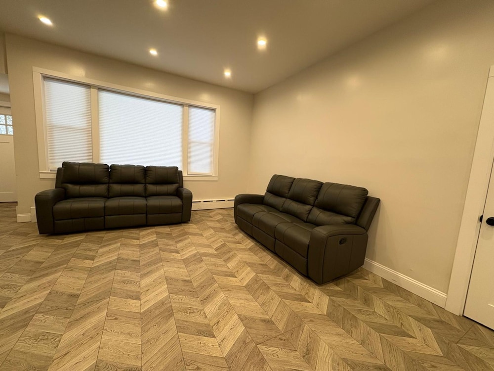 Budget-friendly Home Sleeps 16 Wifi Close to Minyan