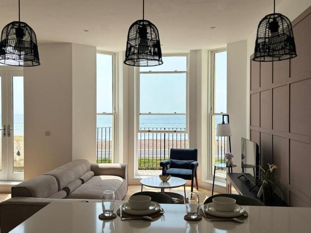 Stunning 3 Bed Apartment By Urban Roost