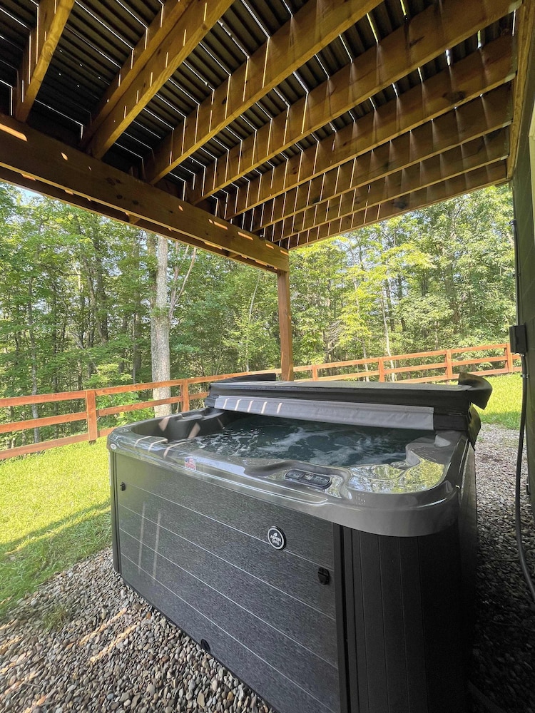Tranquil Heights Cabin In Hocking Hills- HOT Tub!