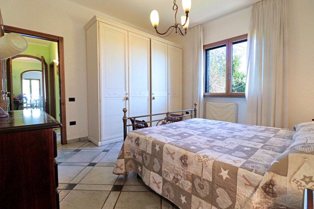 Villa Velisia - Con Ampia Piscina E Campo Da Gioco Privato