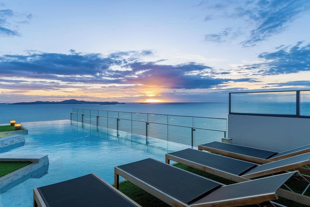 Sea View Luxury -best In Pattaya