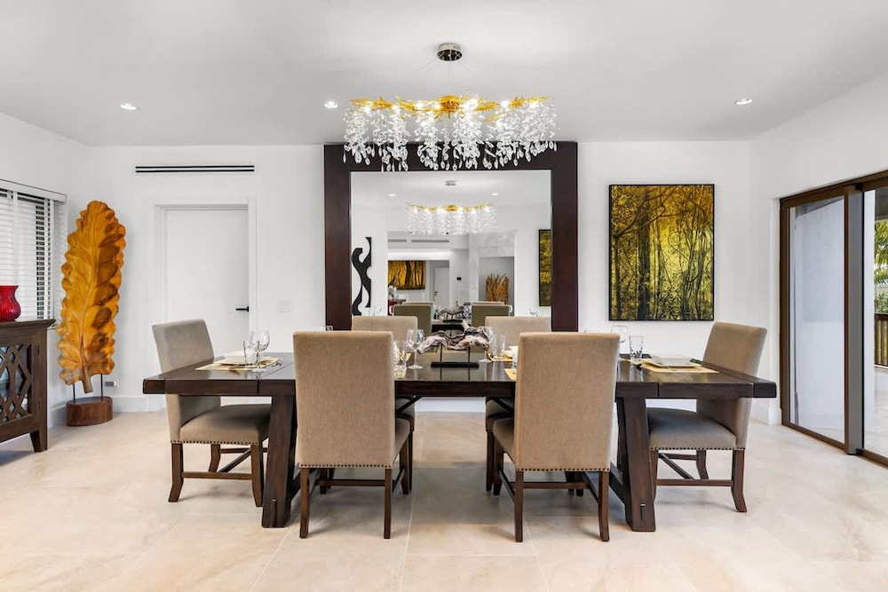 Newly Renovated Notos Cove Villa Property
