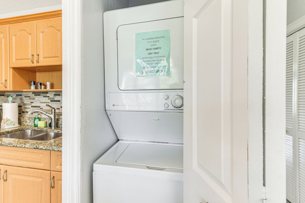 Explore Sarasota: Condo w/ Pool Access, Near Dtwn