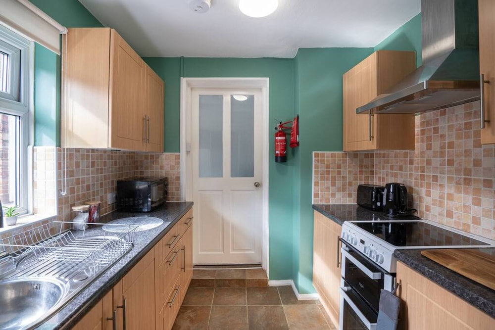 Gateshead-sleeps 6-free Parking