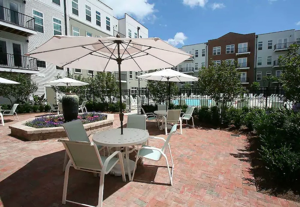 Stylish 2BR Family Apartment by Dtla