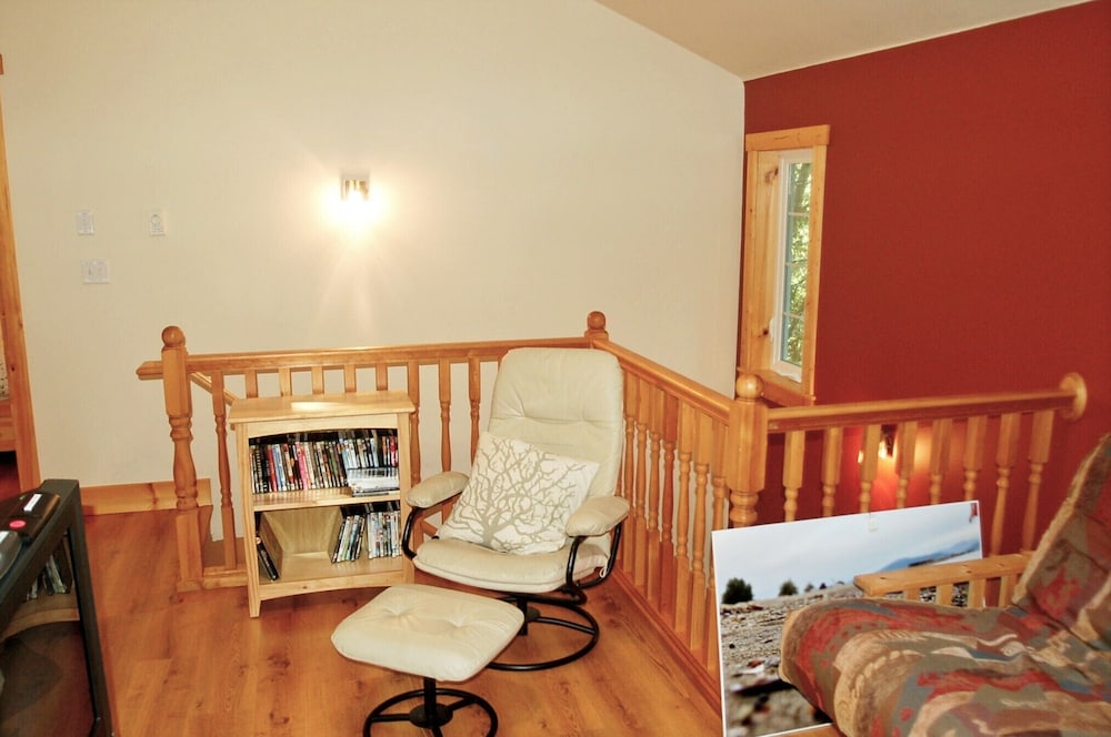 Snowline Cabin #34 - Great English Tudor-style Home With hot Tub! Now With Wifi! view 4