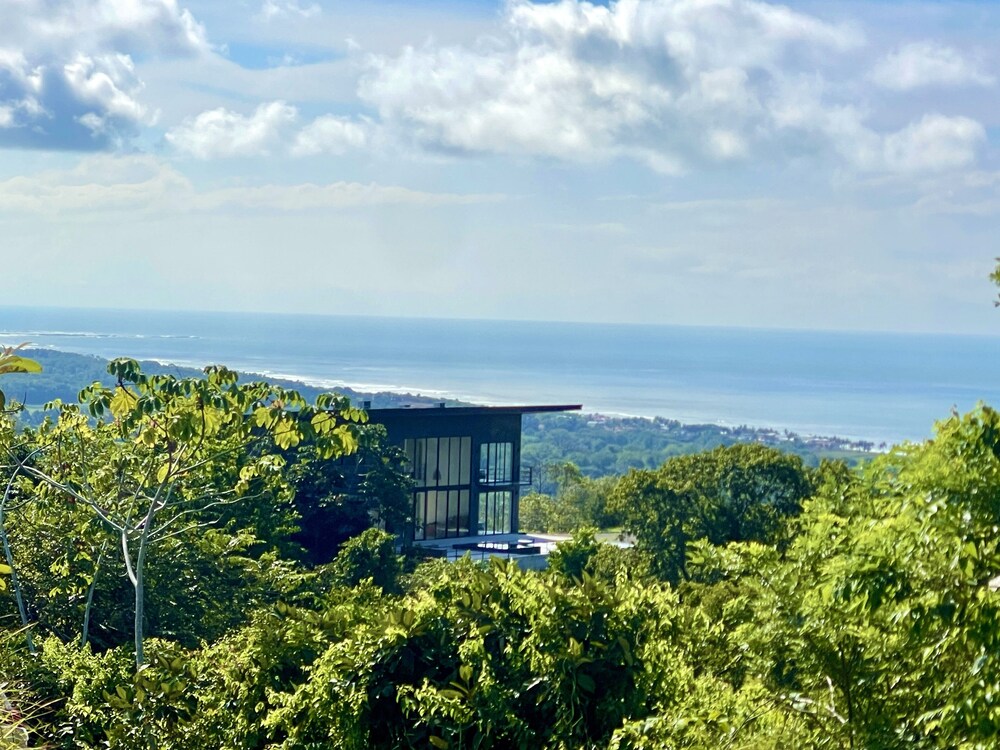 Prime Hermosa: Ocean View Villa w/ Infinity Pool by RedAwning