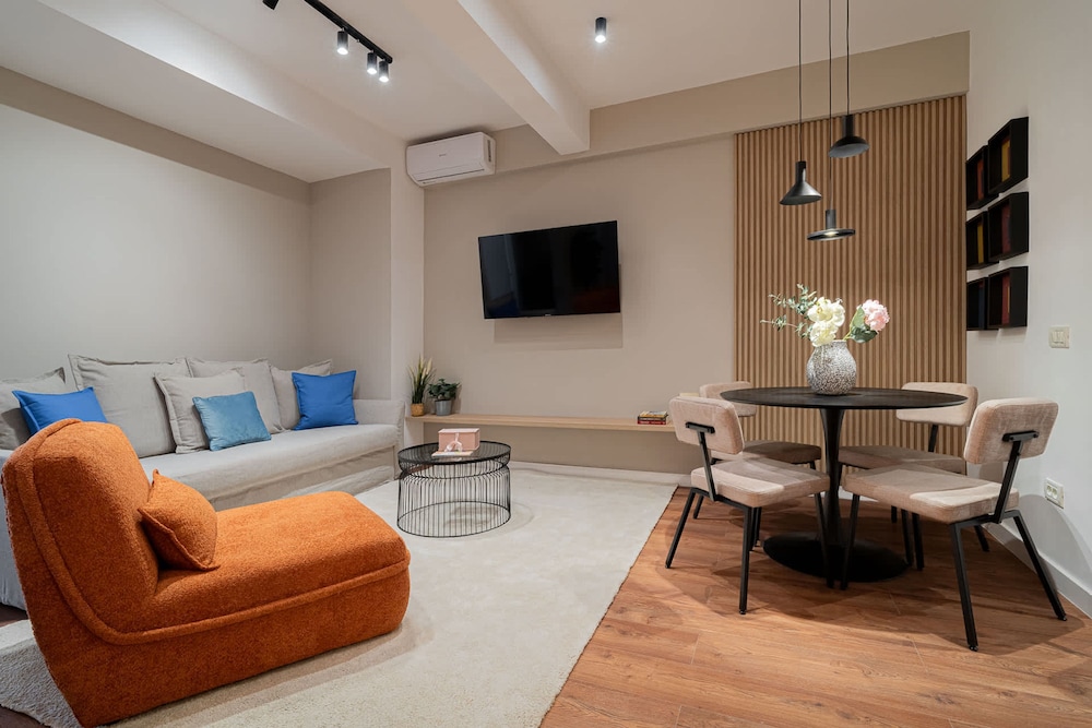 Modern Spacious 2BR Steps to Cismigiu Gardens