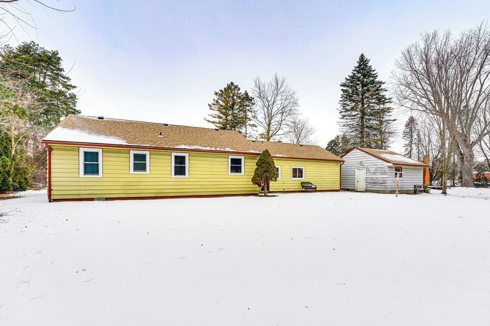 Near Detroit Metro Area: New Baltimore Home!