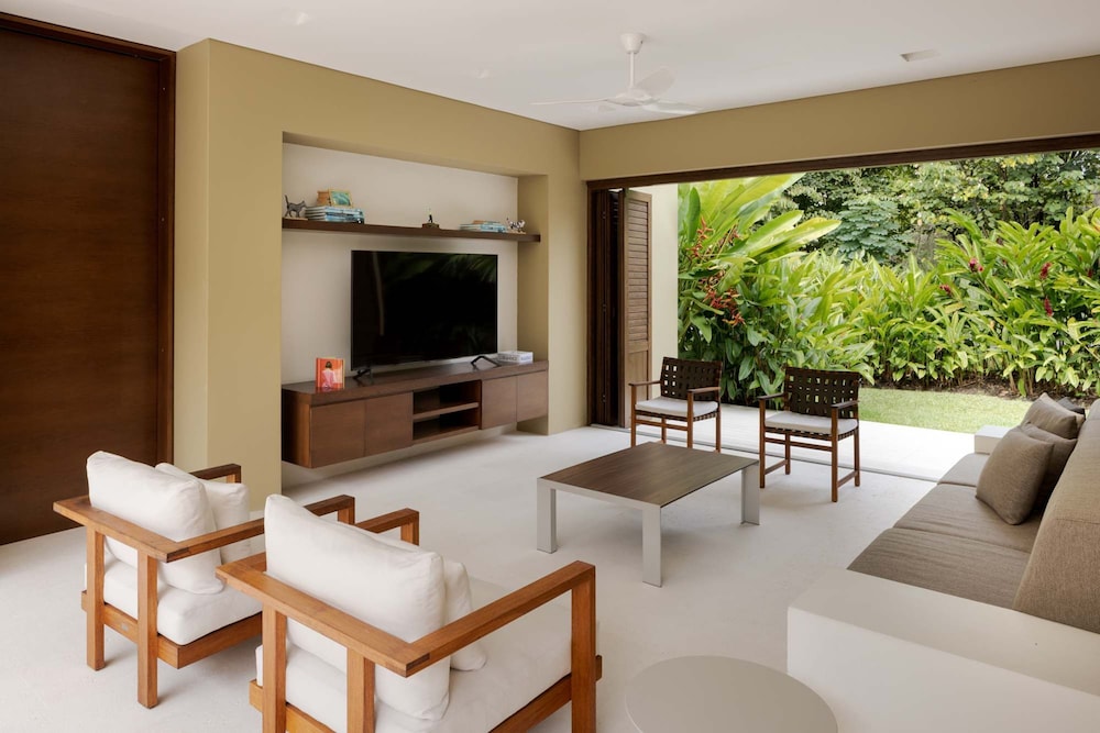 w Amazing 4BR Villa at Mesa de Yeguas