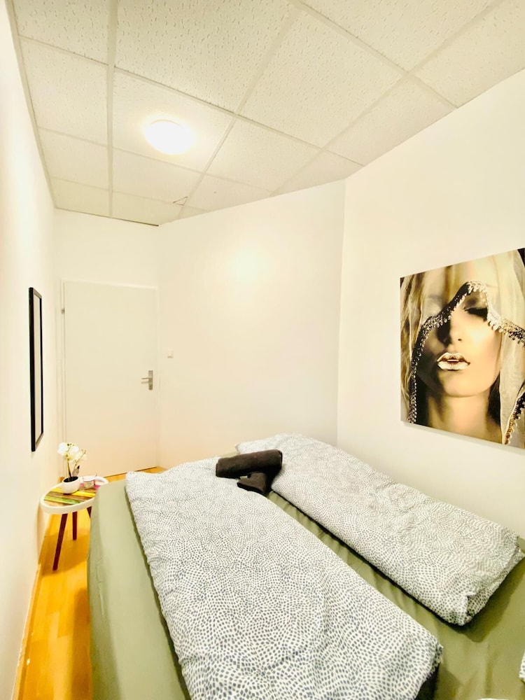 Cozy 3 Bedroom Apartment in Quiet Area
