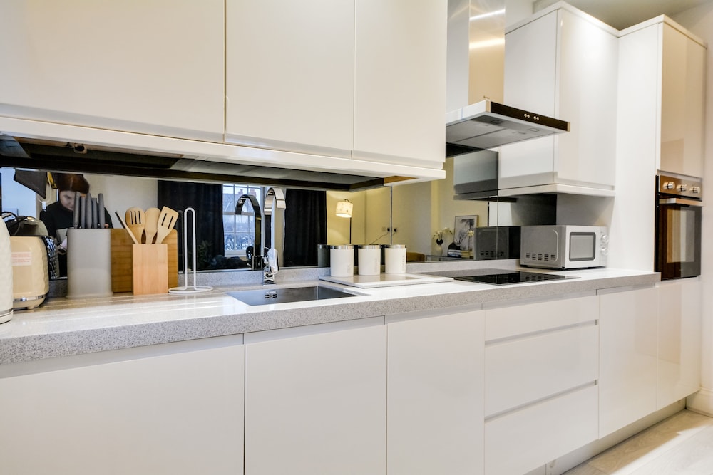 Wigan - Apartment - Sleeps 6 - Parking