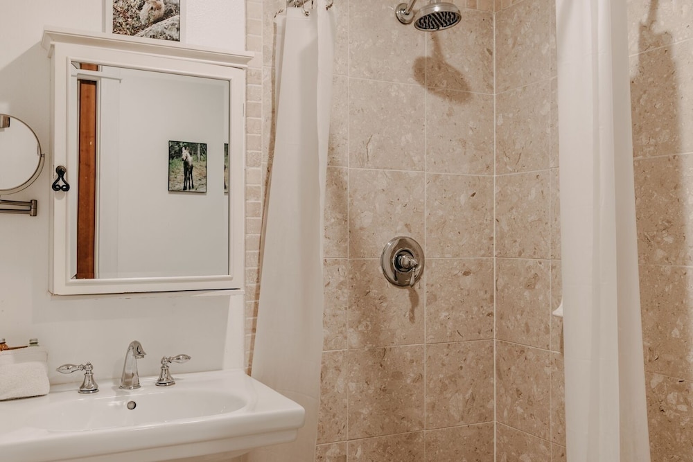 01sl - Hot Tub - Pet Friendly - Bbq - Sleeps 8 3 Bedroom Home by RedAwning