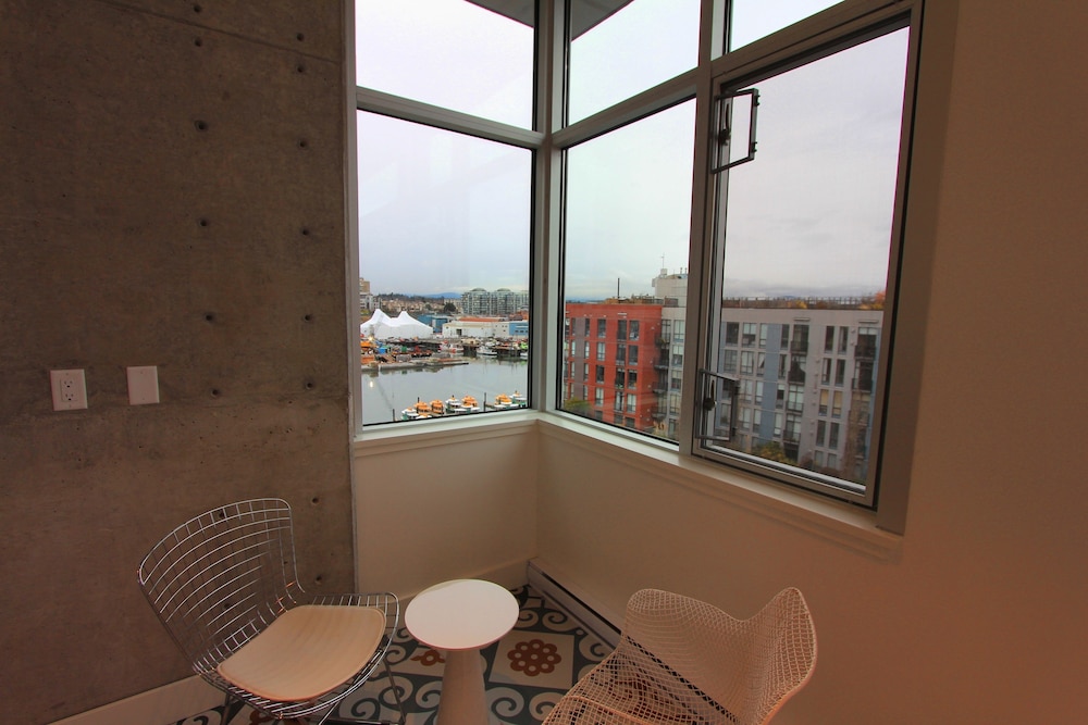 The Janion by Victoria Royal Vacations - Image 3